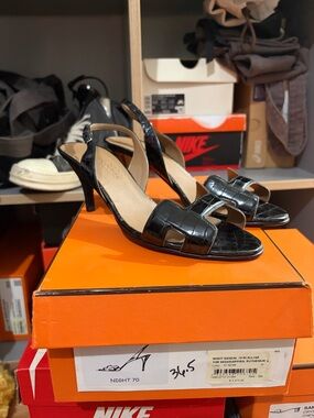 Hermes Black alligator night sandal 70